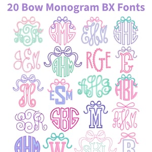 Peut inclure: Une collection numérique intitulée BEST SELLER 20 Bow Monogram BX Fonts BX & PES ONLY! présentant vingt motifs de monogrammes de broderie distincts. Chaque monogramme intègre un élément de nœud décoratif dans diverses couleurs pastel.