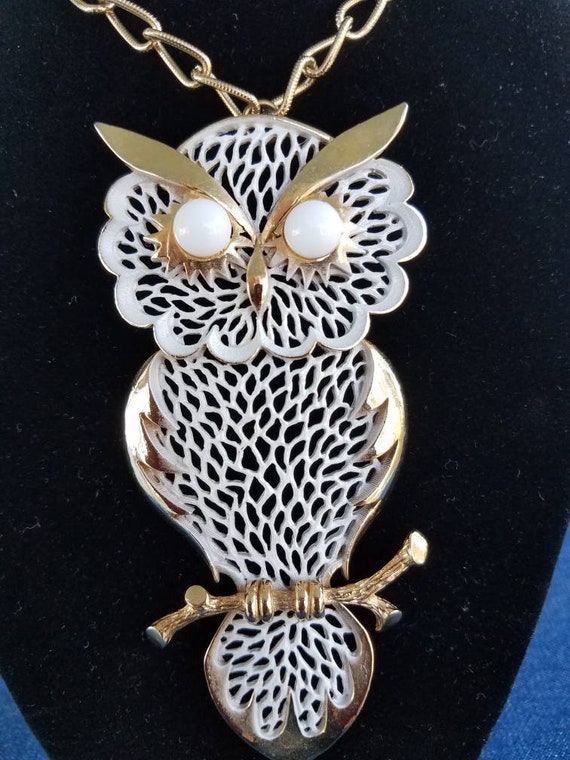 Stunning Vintage Metal Owl Necklace