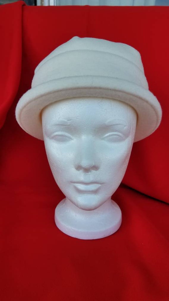 1970's Winter White Rolled Brim Hat