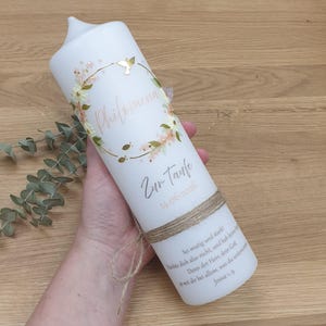 Taufkerze Mädchen modern floral Gold mit Name & Datum | Personalisierte Taufkerze Pastell inkl. Taufspruch - Modell PHILOMENA