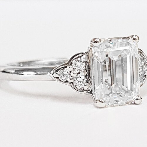 Moissanite and Diamond Oval Engagement Ring in - Etsy UK