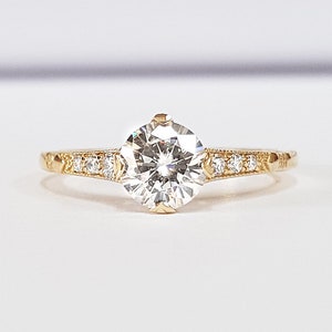 Diamond engagement ring handmade in yellow gold 1920s antique inspired
