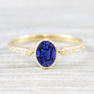 Sapphire and diamond art deco 1920's inspired engraved engagement ring in yellow/rose/white gold or platinum image 1