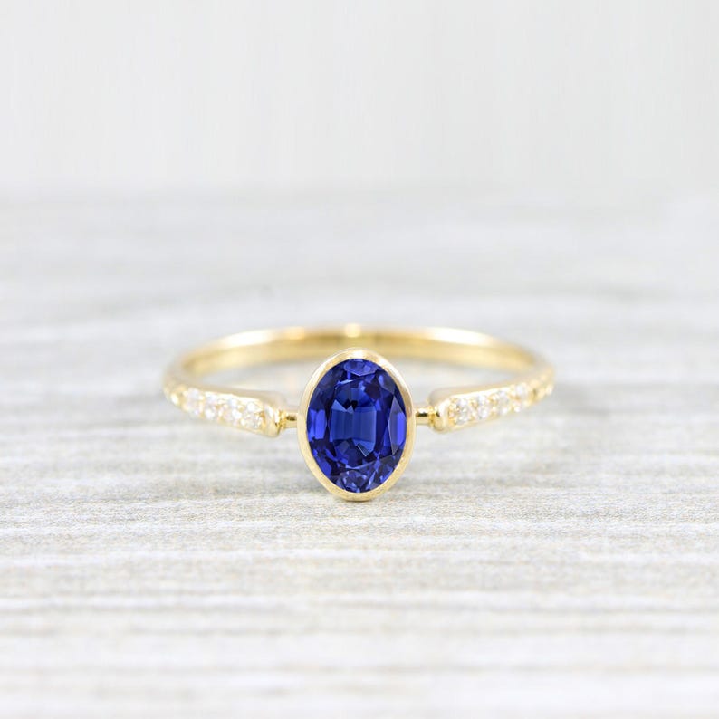 Sapphire and diamond art deco 1920's inspired engraved engagement ring in yellow/rose/white gold or platinum image 1