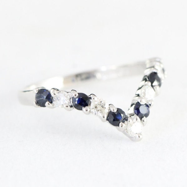 Sapphire and diamond engagement band in 18 carat white gold vintage for her