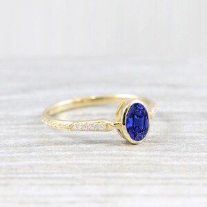 Sapphire and diamond art deco 1920's inspired engraved engagement ring in yellow/rose/white gold or platinum image 2