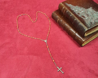 ROSENKRANZ | Alter traditioneller katholischer Rosenkranz in orangefarbenen Perlen | Frankreich Jahrgang 1950