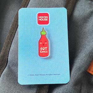 Kawaii Hot Sauce Acrylic Pin – Cute Chilli Sauce Lapel Badge – Recycled Plastic Pepper Pin Gift for Spicy Food Lover