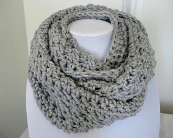 Crochet chunky cowl, gray scarf, crochet circle scarf, crochet cowl scarf, crochet scarf, infinity scarf, gray circle scarf, chunky cowl