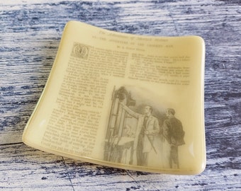 Sherlock Holmes trinket dish, fused glass with text from the Arthur Conan Doyle story the Adventure of the Crooked Man.