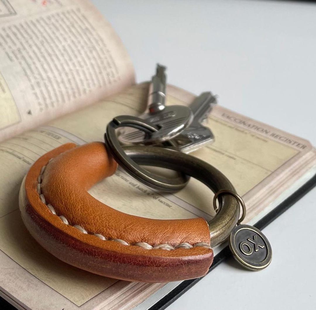 LUXURY MATERIAL LEATHER ROOM KEYRING by BRIDLE