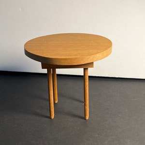 Round Table, Miniature Furniture, Dollhouse, Unfinished, NOS made in the USA In The 1980&#39;s.