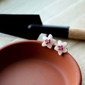 Hoya Bloom Earrings - White -  Hoya - Plant Jewelry - Plant earrings - Houseplant Gift - Realistic Plant Earrings