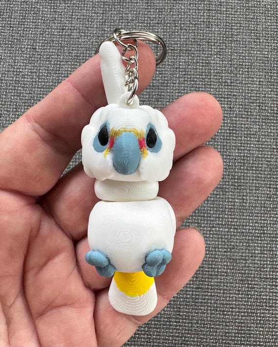 3Dプリントのオウムのキーホルダー。モルッカオウム、キバタン