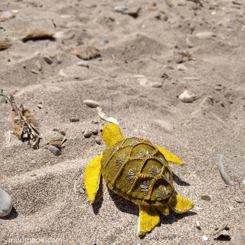 A felt sea turtle. Its sewing pattern & instructions is available for instant download from muumade.etsy.com.