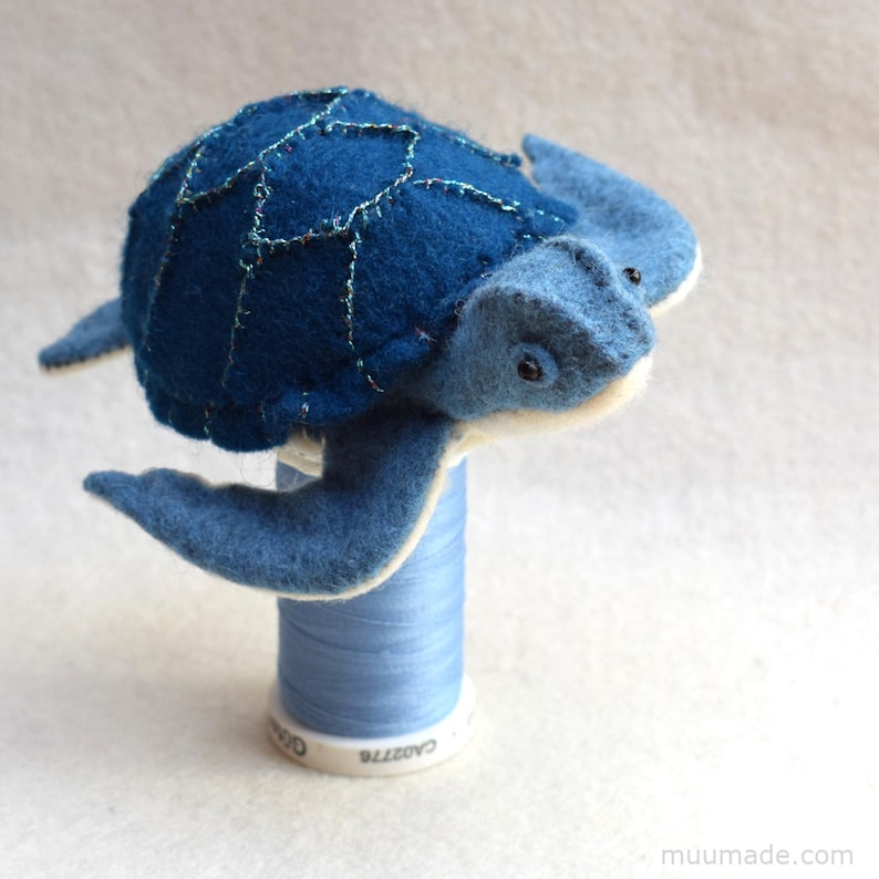 A felt sea turtle. Its sewing pattern & instructions is available for instant download from muumade.etsy.com.