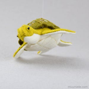 A felt sea turtle. Its sewing pattern & instructions is available for instant download from muumade.etsy.com.