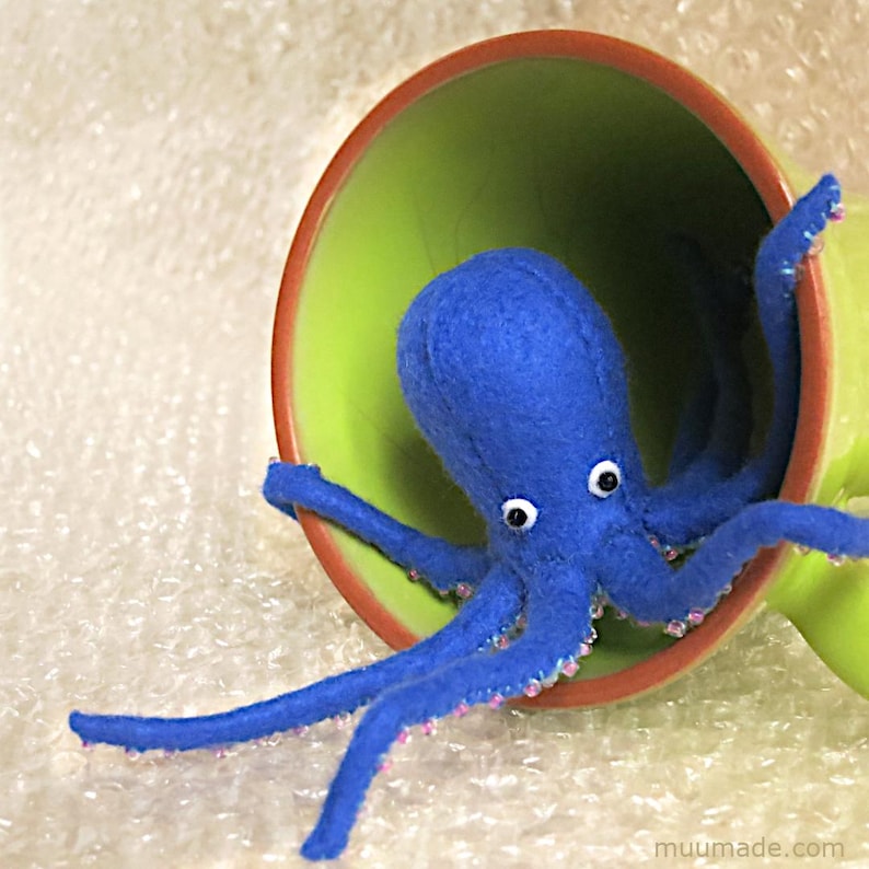 A felt octopus. Its sewing pattern & instructions are available for instant download from Muumade.etsy.com..