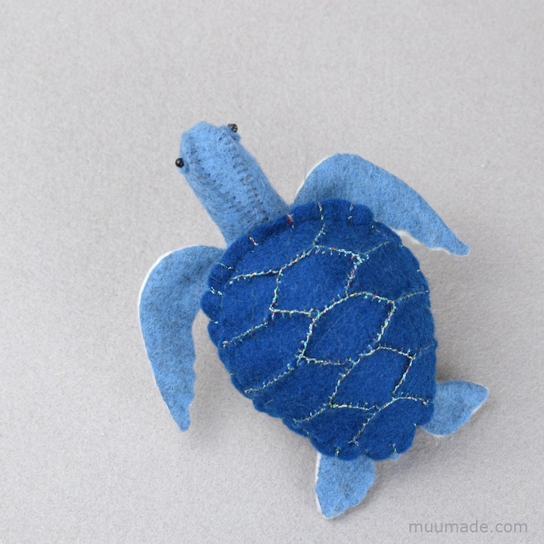 A felt sea turtle. Its sewing pattern & instructions is available for instant download from muumade.etsy.com.