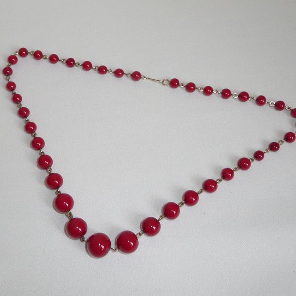 A Pretty Vintage Art Deco Czech Cherry Red Graduating Glass Bead Necklace