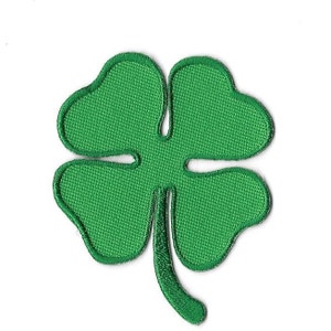 Puede incluir: Un parche de trébol de cuatro hojas de color verde, símbolo de buena suerte y herencia irlandesa.