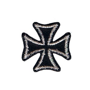Peut inclure: Patch de croix de fer noir avec un contour argenté. Le patch est brodé et a une texture rugueuse.