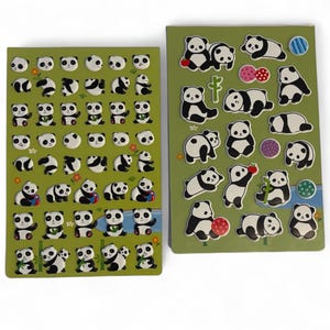 Stickerset speelse panda's gezwollen | Grote en kleine pandastickers op 2 vellen | Knutselbenodigdheden | Scrapbooken