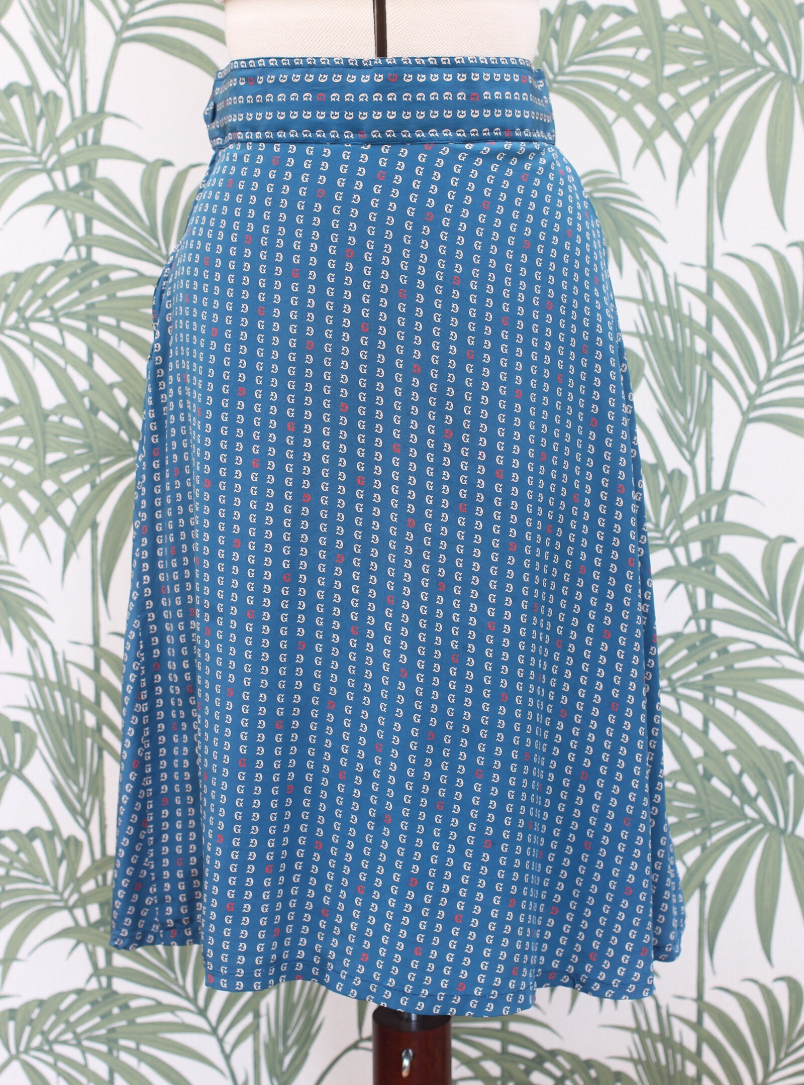 Image of S S Vintage Blue Silk A-Line Skirt Print Uk   Small Medium Us  Pinup Dancing