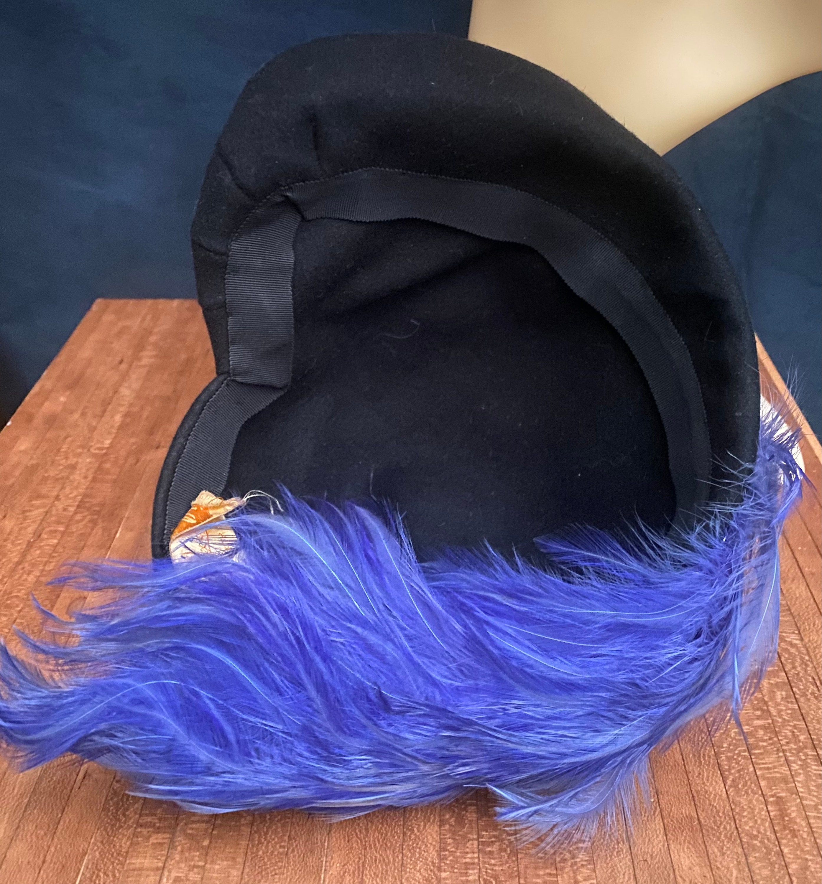 Vintage 1940s Black Felt and Blue Feather Hat 40s UK - Etsy display picture 2