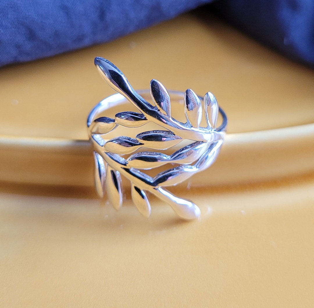 GARNI ガルニ　Curving Vine Ring GARNI - Vine Pattern Ring / ホワイト | Tempt