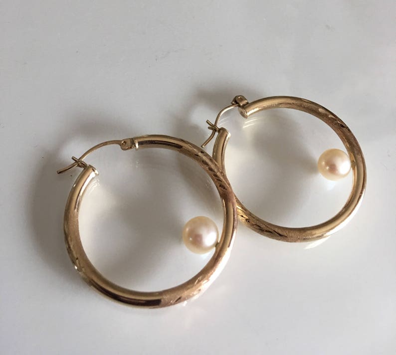 Solid 14k with Freshwater Pearls Hoop Earrings Vintage 1980s