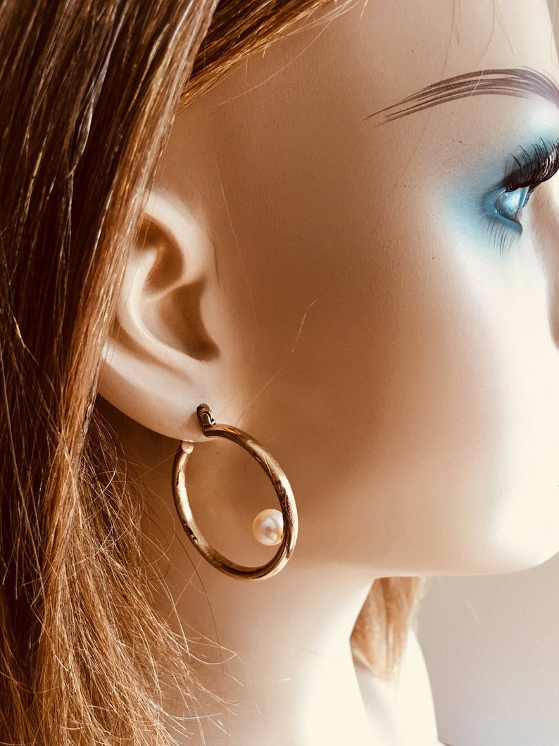 Solid 14k with Freshwater Pearls Hoop Earrings Vintage 1980s