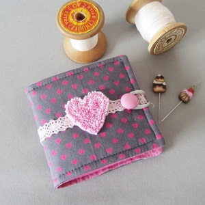 Estuche de alfileres de tela, corazón rosa en aguja perforada, alfileres y libro de agujas, libro de almacenamiento de agujas, relleno de medias, pequeño regalo para ella
