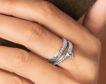 Peridot Wedding Ring Set, Boho Engagement Ring Set, White Gold Peridot Stack Ring, Dainty Green Peridot Ring, 14k White Gold Ring Set