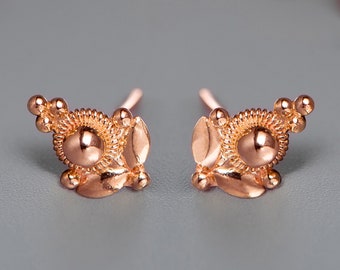 Pendientes únicos de loto en oro macizo de 14 k, pequeños pendientes de oro rosa, pendientes de loto, pendientes de oro indio, pequeños pendientes de oro