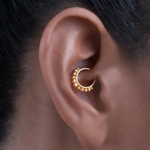 Boucle d'oreille Daith en or massif 14 carats, piercing Daith, boucle d'oreille cartilage, piercing tragus / hélice / tour, bijoux hippie Indain, piercing 18 g