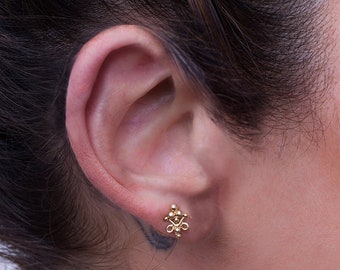 Aretes indios de oro de 14 quilates, joyería tribal pequeña, aretes pequeños con segundo agujero, regalo bohemio