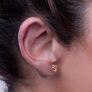 Winzige Ohrstecker, indische Ohrstecker, kleine Ohrstecker, kleine Goldohrringe, indischer Schmuck, zweites Loch Ohrringe, Stammesohrringe,14K