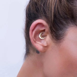 Pendiente Daith de oro macizo de 14 quilates, piercing Daith hecho a mano, para cartílago, hélix y trago, piercing con estilo indio.
