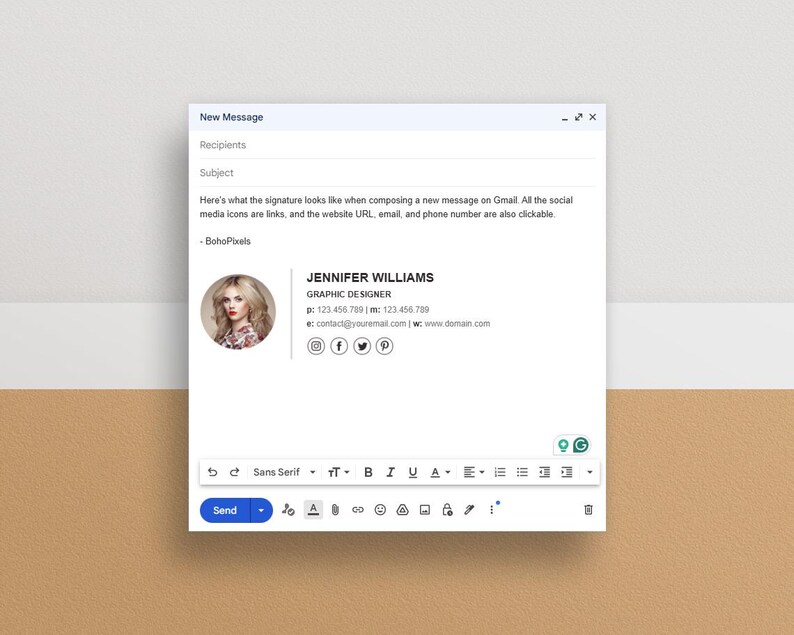 Może przedstawiać: Zrzut ekranu nowego wiadomości e-mail tworzonego w Gmailu. Podpis e-maila zawiera zdjęcie kobiety, jej imię i nazwisko, stanowisko, numer telefonu, adres e-mail, adres strony internetowej oraz ikony medi&oacute;w społecznościowych. Tekst "Oto jak wygląda podpis podczas komponowania nowej wiadomości w Gmailu. Wszystkie ikony medi&oacute;w społecznościowych są linkami, a adres URL strony internetowej, adres e-mail i numer telefonu są r&oacute;wnież klikalne." jest zawarty w podpisie e-maila.