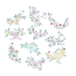 Puede incluir: Una colección de diseños bordados de flores y pájaros en varios arreglos. Los diseños presentan pájaros posados ​​en o cerca de flores, con hojas y bayas. La paleta de colores incluye tonos de azul, amarillo, rosa y verde, todo sobre un fondo blanco.