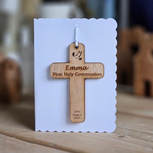 Erste heilige Kommunion-personalisierte hängende Kreuzdekorationskarte - Geschenke für erste heilige Kommunion, religiöse Geschenke, hölzerne Andenkengeschenke