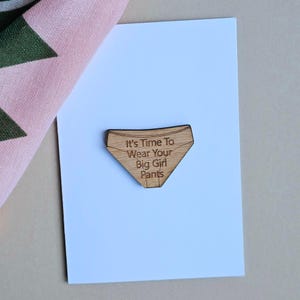 Big Girl Pants Token und Karte aus Holz - Handgemachte Karten, Erinnerungsgeschenke, Geburtstagskarten, Sentimentkarten, Glückskarten