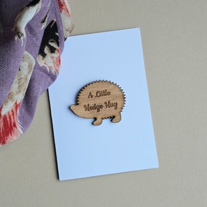 Carte et jeton de poche hérisson Un petit câlin - Cartes faites main, cadeaux souvenirs, cartes d'anniversaire, cartes sentiments, cartes positivité