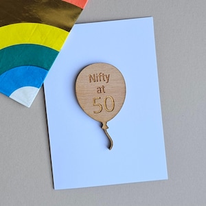 Carte et jeton en bois pour 50e anniversaire Nifty à 50 ans - Cartes faites main, cadeaux souvenirs, cartes d'anniversaire, cartes sentiments