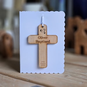 Biglietto di auguri personalizzato con croce da appendere per battesimo - Regali per battesimo, regali religiosi, regali ricordo in legno, croce tascabile