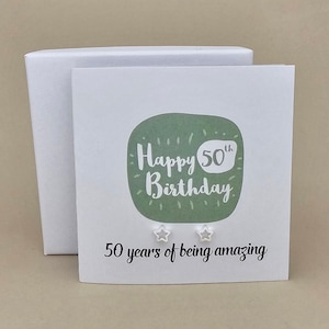 Carte de boucles d'oreilles étoile 50e anniversaire en boîte