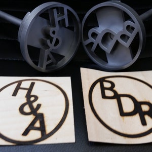Marcador de bistec con monograma de hierro - 3 iniciales, barbacoa, acero resistente personalizado, fabricado en EE. UU., ceremonia de boda, unidad, carpintería, acero, aniversario, rústico