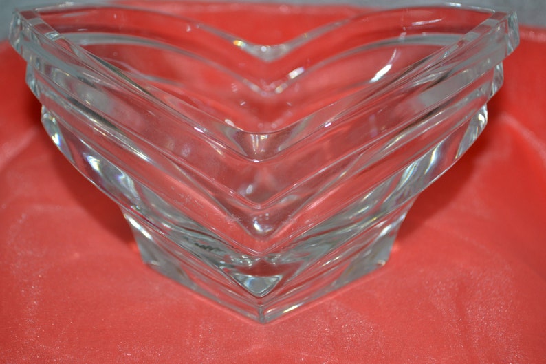 Clear glass / Mikasa / art deco / bowl / dramatic lines / made in Germany / Germany / glass / clear / modern / art / modern art / glass art image 2