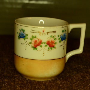 Small cup / made in occupied Japan / amber / iridescent bottom / Japan / occupied Japan / cup / teacup / floral / iridescent
